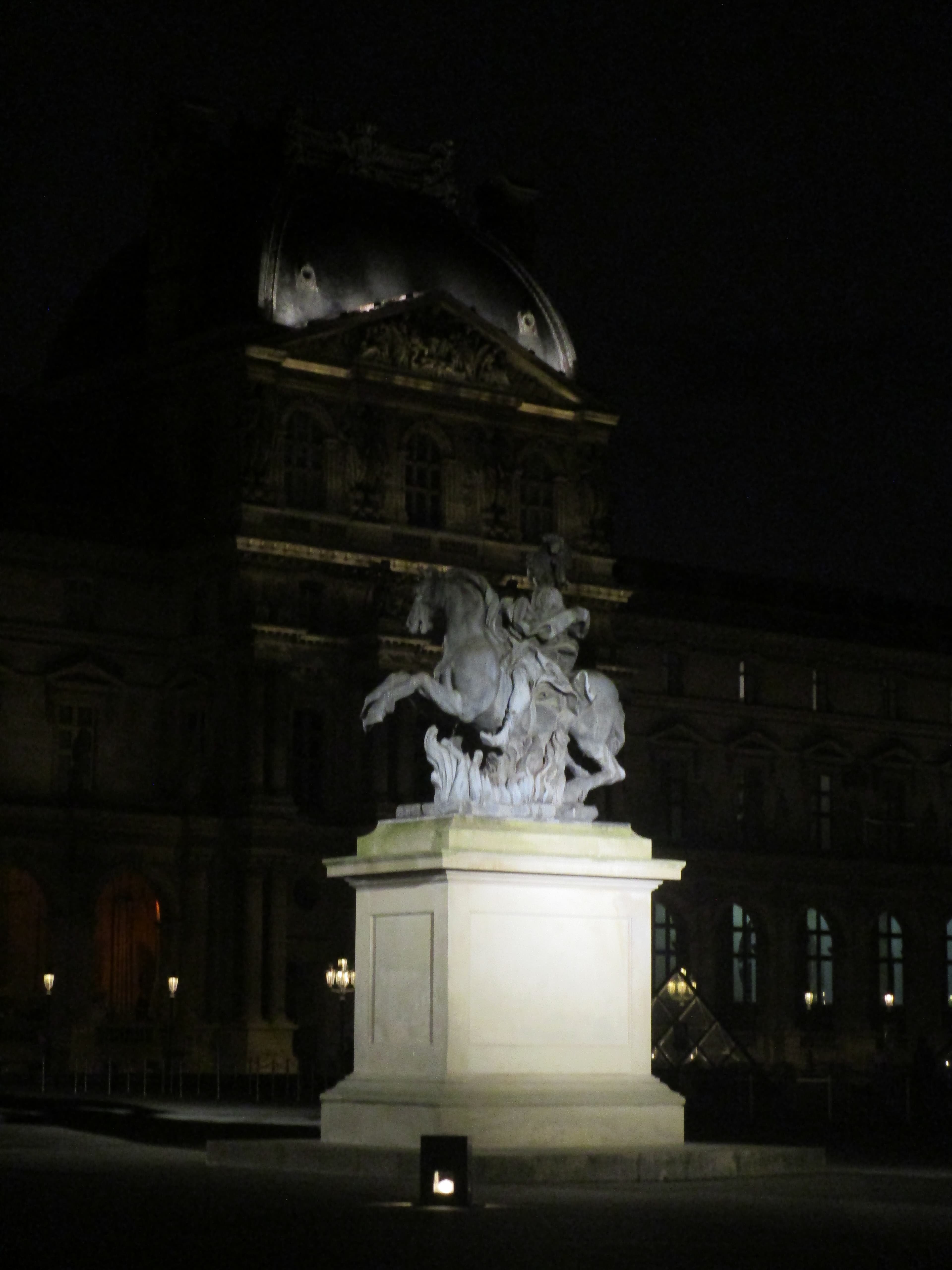 Photo de nous deux au marché de noël des Tuileries 2025.